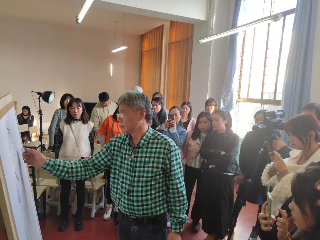 中国美术学院徐默教授在bevictor伟德官网进行人物线描